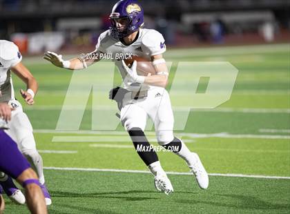 Thumbnail 3 in Shiner v Mason (UIL 2A D1 Area Round Playoff) photogallery.