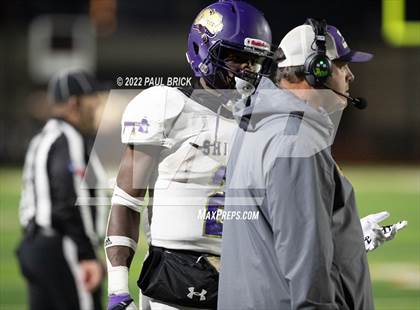 Thumbnail 1 in Shiner v Mason (UIL 2A D1 Area Round Playoff) photogallery.