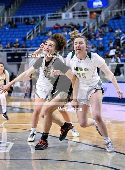 Thumbnail 3 in Bishop Manogue vs. Spring Valley (NIAA State 5A Semifinal) photogallery.