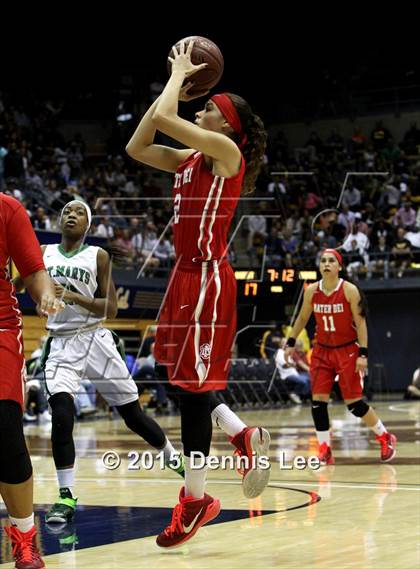 Thumbnail 3 in St. Mary's vs. Mater Dei (CIF State Open Division Final) photogallery.