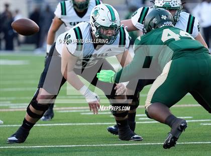 Thumbnail 2 in DeSoto vs. Southlake Carroll (UIL 6A D2 Semifinal Playoff) photogallery.