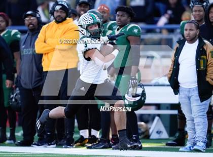 Thumbnail 3 in DeSoto vs. Southlake Carroll (UIL 6A D2 Semifinal Playoff) photogallery.