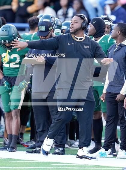 Thumbnail 3 in DeSoto vs. Southlake Carroll (UIL 6A D2 Semifinal Playoff) photogallery.