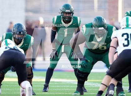 Thumbnail 3 in DeSoto vs. Southlake Carroll (UIL 6A D2 Semifinal Playoff) photogallery.