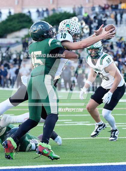Thumbnail 2 in DeSoto vs. Southlake Carroll (UIL 6A D2 Semifinal Playoff) photogallery.