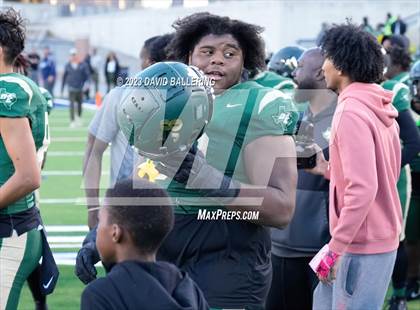 Thumbnail 2 in DeSoto vs. Southlake Carroll (UIL 6A D2 Semifinal Playoff) photogallery.