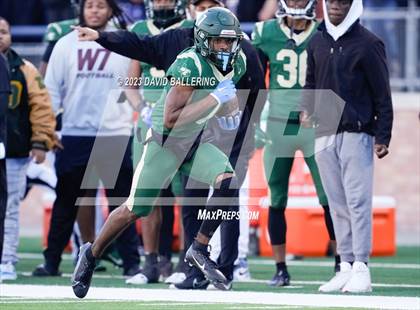 Thumbnail 2 in DeSoto vs. Southlake Carroll (UIL 6A D2 Semifinal Playoff) photogallery.