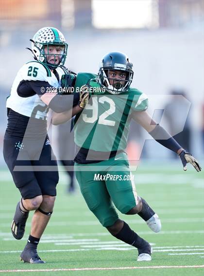 Thumbnail 1 in DeSoto vs. Southlake Carroll (UIL 6A D2 Semifinal Playoff) photogallery.
