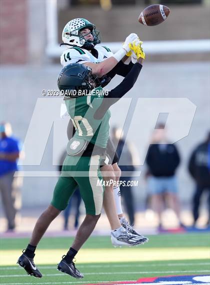 Thumbnail 1 in DeSoto vs. Southlake Carroll (UIL 6A D2 Semifinal Playoff) photogallery.