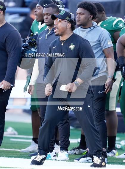 Thumbnail 1 in DeSoto vs. Southlake Carroll (UIL 6A D2 Semifinal Playoff) photogallery.