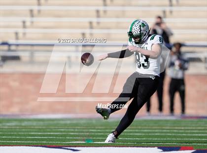 Thumbnail 2 in DeSoto vs. Southlake Carroll (UIL 6A D2 Semifinal Playoff) photogallery.
