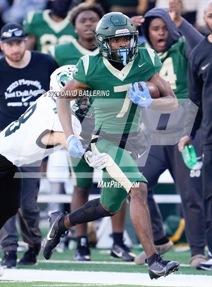 Thumbnail 2 in DeSoto vs. Southlake Carroll (UIL 6A D2 Semifinal Playoff) photogallery.