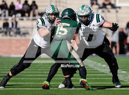 Thumbnail 2 in DeSoto vs. Southlake Carroll (UIL 6A D2 Semifinal Playoff) photogallery.