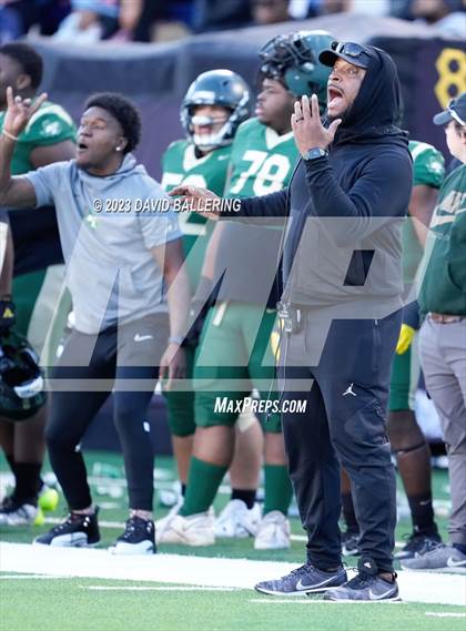Thumbnail 2 in DeSoto vs. Southlake Carroll (UIL 6A D2 Semifinal Playoff) photogallery.