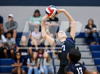 Thumbnail 1 in Independence @ Wylie East photogallery.