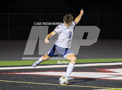 Thumbnail 3 in Lewisburg vs Gulfport photogallery.