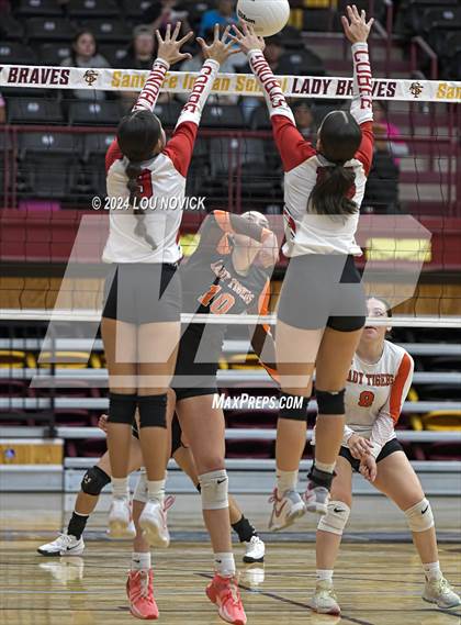 Thumbnail 3 in Cobre vs. Taos photogallery.