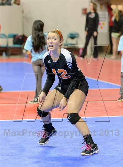 Thumbnail 2 in Eaton vs. Lamar (CHSAA 3A Pool I) photogallery.