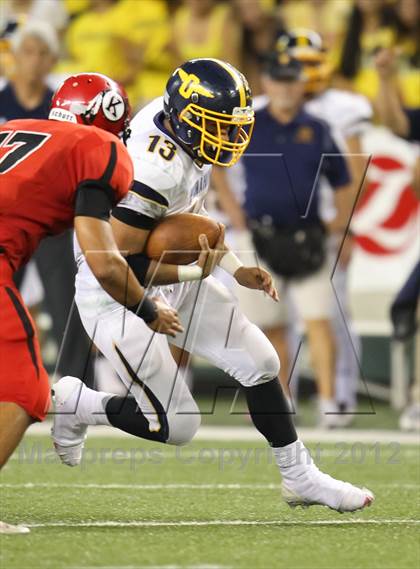 Thumbnail 3 in Kahuku vs. Punahou (HHSAA D1 Final) photogallery.
