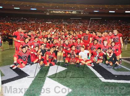 Thumbnail 2 in Kahuku vs. Punahou (HHSAA D1 Final) photogallery.