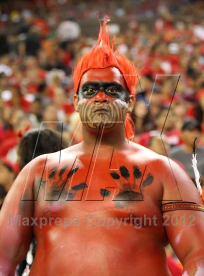 Thumbnail 3 in Kahuku vs. Punahou (HHSAA D1 Final) photogallery.
