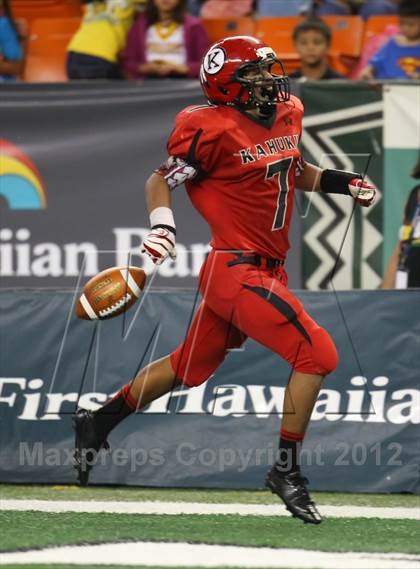 Thumbnail 2 in Kahuku vs. Punahou (HHSAA D1 Final) photogallery.