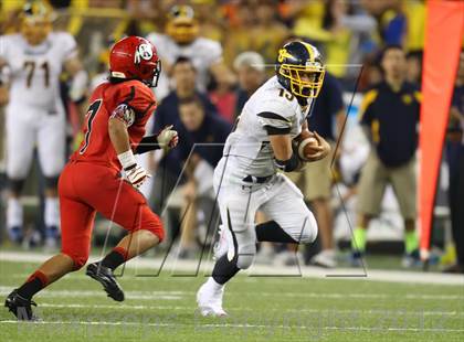 Thumbnail 2 in Kahuku vs. Punahou (HHSAA D1 Final) photogallery.