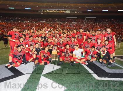 Thumbnail 1 in Kahuku vs. Punahou (HHSAA D1 Final) photogallery.