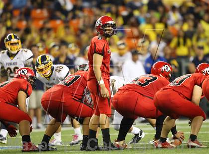Thumbnail 3 in Kahuku vs. Punahou (HHSAA D1 Final) photogallery.
