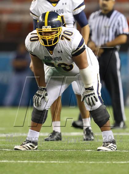 Thumbnail 3 in Kahuku vs. Punahou (HHSAA D1 Final) photogallery.