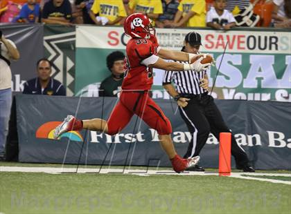 Thumbnail 1 in Kahuku vs. Punahou (HHSAA D1 Final) photogallery.
