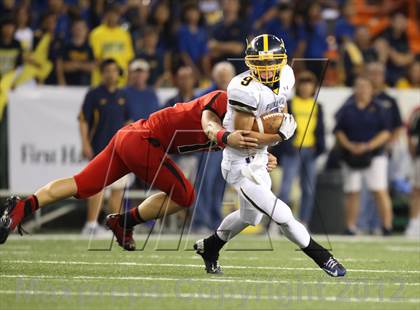 Thumbnail 1 in Kahuku vs. Punahou (HHSAA D1 Final) photogallery.