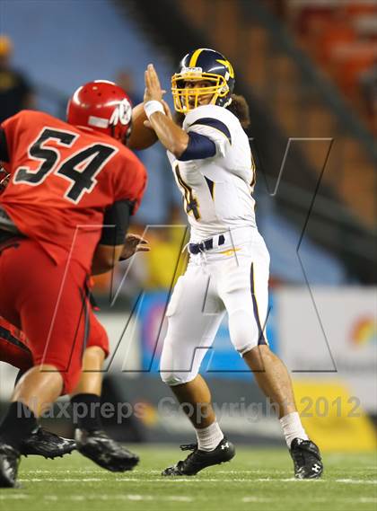 Thumbnail 2 in Kahuku vs. Punahou (HHSAA D1 Final) photogallery.