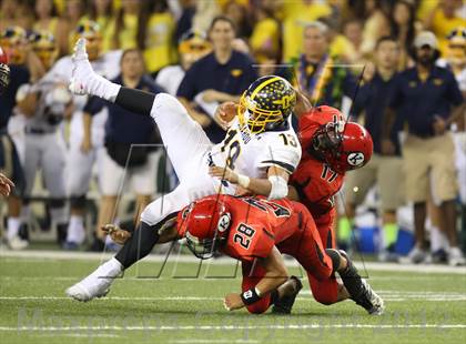 Thumbnail 1 in Kahuku vs. Punahou (HHSAA D1 Final) photogallery.
