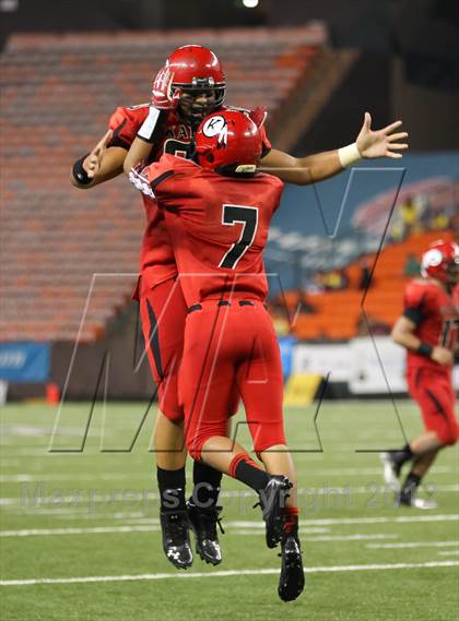Thumbnail 1 in Kahuku vs. Punahou (HHSAA D1 Final) photogallery.