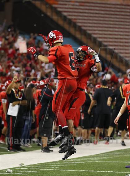 Thumbnail 2 in Kahuku vs. Punahou (HHSAA D1 Final) photogallery.