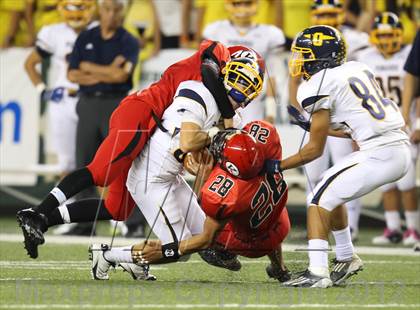 Thumbnail 3 in Kahuku vs. Punahou (HHSAA D1 Final) photogallery.
