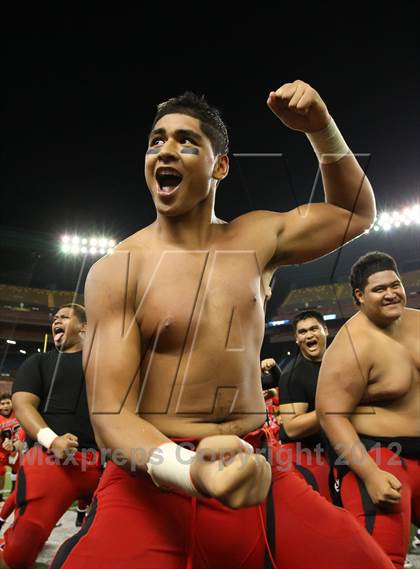 Thumbnail 3 in Kahuku vs. Punahou (HHSAA D1 Final) photogallery.