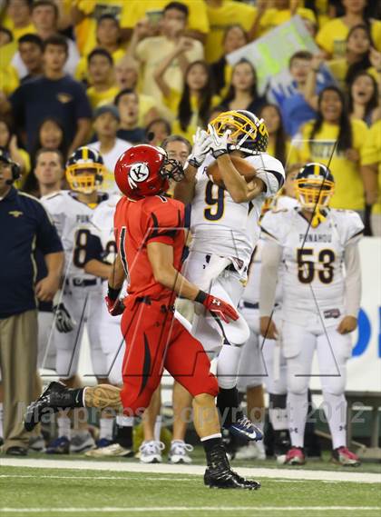 Thumbnail 2 in Kahuku vs. Punahou (HHSAA D1 Final) photogallery.