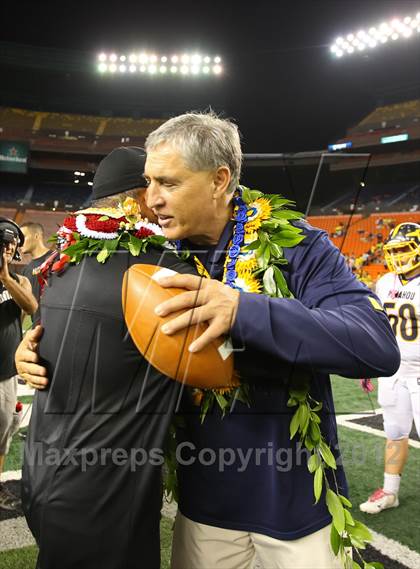 Thumbnail 3 in Kahuku vs. Punahou (HHSAA D1 Final) photogallery.
