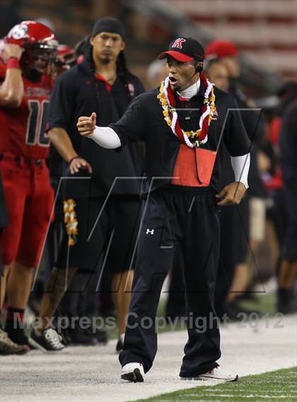 Thumbnail 1 in Kahuku vs. Punahou (HHSAA D1 Final) photogallery.