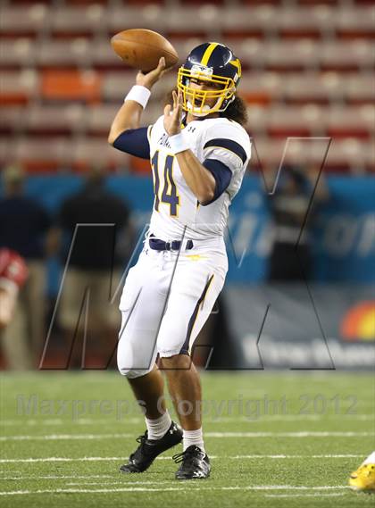 Thumbnail 3 in Kahuku vs. Punahou (HHSAA D1 Final) photogallery.