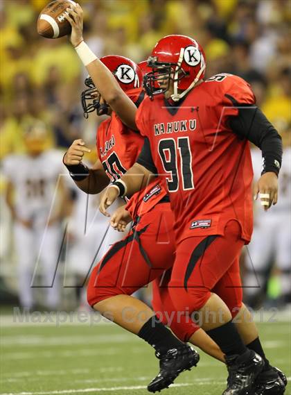 Thumbnail 2 in Kahuku vs. Punahou (HHSAA D1 Final) photogallery.