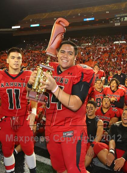 Thumbnail 1 in Kahuku vs. Punahou (HHSAA D1 Final) photogallery.