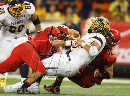 Thumbnail 2 in Kahuku vs. Punahou (HHSAA D1 Final) photogallery.