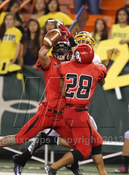 Thumbnail 1 in Kahuku vs. Punahou (HHSAA D1 Final) photogallery.