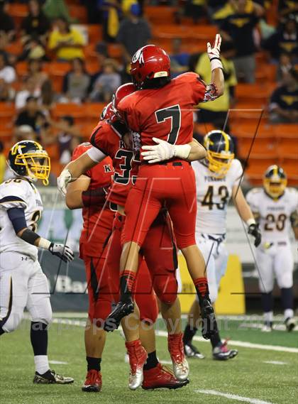 Thumbnail 1 in Kahuku vs. Punahou (HHSAA D1 Final) photogallery.