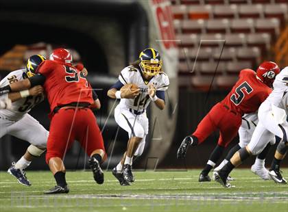 Thumbnail 1 in Kahuku vs. Punahou (HHSAA D1 Final) photogallery.