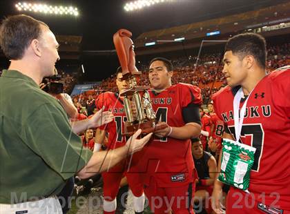 Thumbnail 2 in Kahuku vs. Punahou (HHSAA D1 Final) photogallery.