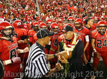Thumbnail 3 in Kahuku vs. Punahou (HHSAA D1 Final) photogallery.